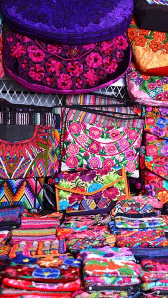 Markets and Bazaars in Mexico City to buy souvenirs or handcraft