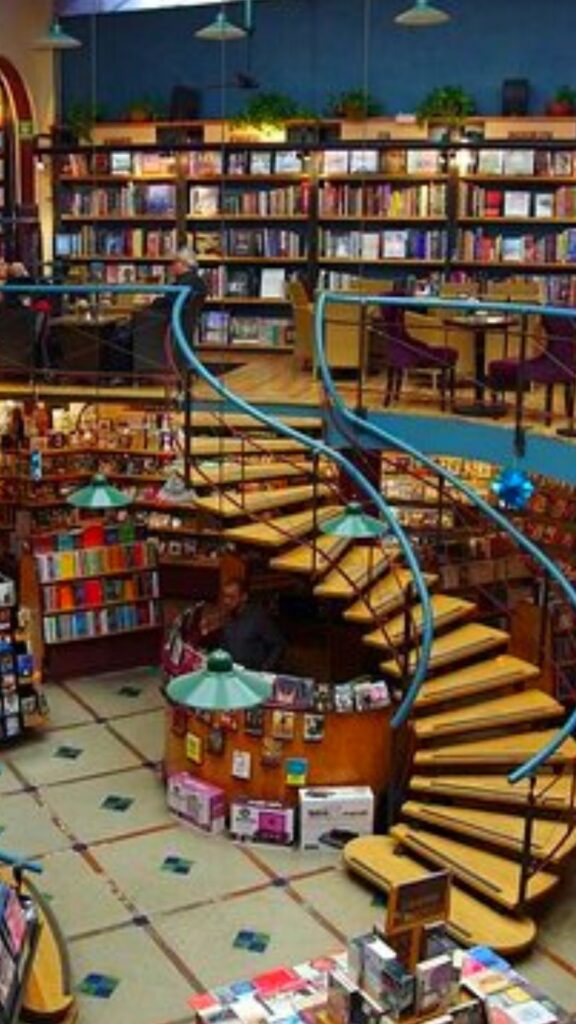 Cool and relaxing places in Mexico City for Coffee, Coffee Shop in Polanco, Restaurant in Polanco Library Pendulo