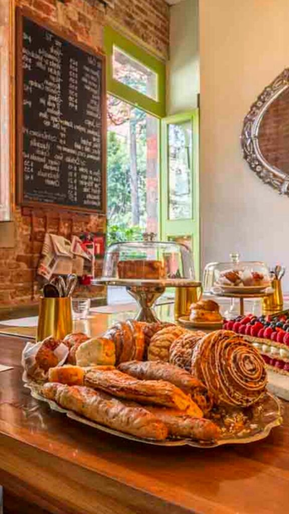 Good coffee in Mexico City, Coffee shop near me, Roll de Guayaba, Cafeteria Roma Condesa
