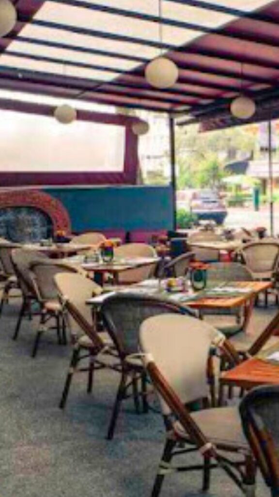 Cool and relaxing places in Mexico City for Coffee, Coffee Shop in Polanco, Restaurant in Polanco Pendulo Library Pendulo