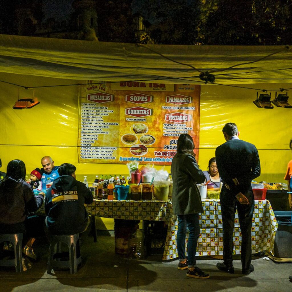 Night street food bike tour, Mexico City, Street food, Biking, Tour, Culture, Local, Tasty, Adventure, Exploration, Authentic, Gastronomy, Landmarks, Hidden gems, Nightlife, Illuminated, Vibrant, Colors, Foodie.