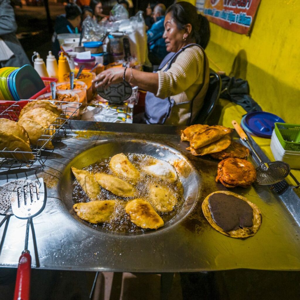 Night street food bike tour, Mexico City, Street food, Biking, Tour, Culture, Local, Tasty, Adventure, Exploration, Authentic, Gastronomy, Landmarks, Hidden gems, Nightlife, Illuminated, Vibrant, Colors, Foodie.