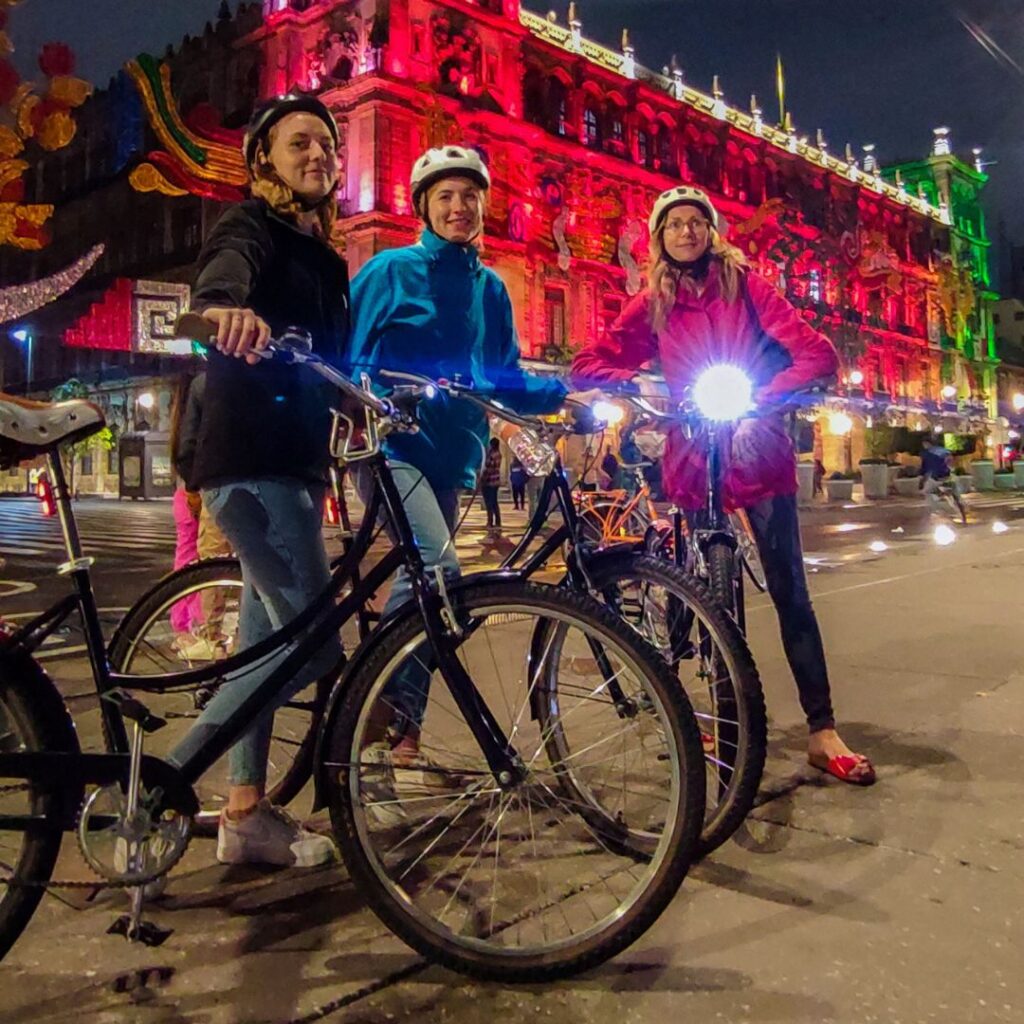 Night street food bike tour, Mexico City, Street food, Biking, Tour, Culture, Local, Tasty, Adventure, Exploration, Authentic, Gastronomy, Landmarks, Hidden gems, Nightlife, Illuminated, Vibrant, Colors, Foodie.